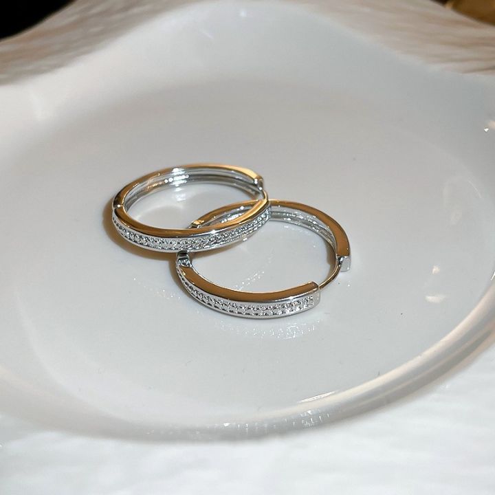 Huitan%20Simple%20Metal%20Circle%20Earrings%20for%20Women%20No%20CZ%20Design%20Fashion%20Contracted%20Female%20Ear%20Hoop%20Earrings%20Silver%20Color%20Jewelry%202023%20-%20Image%203