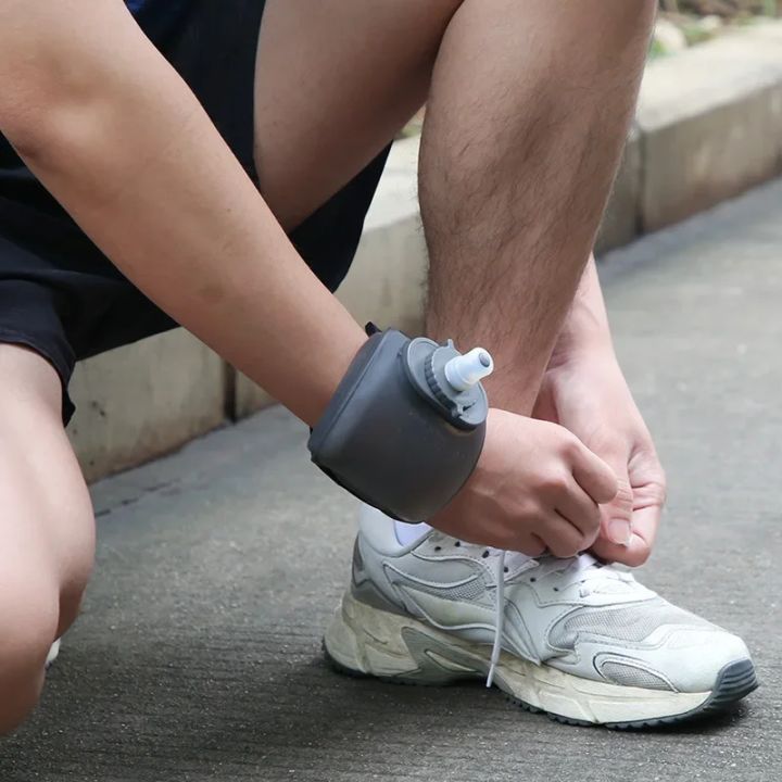 Outdoor%20Sports%20Wrist%20Kettle%20200ml%20Hydrating%20Gadget%20for%20Cycling%20Marathon%20Camping%20Rock%20Climbing%20Portable%20Hands%20Free%20Water%20Bottle%20-%20Image%202