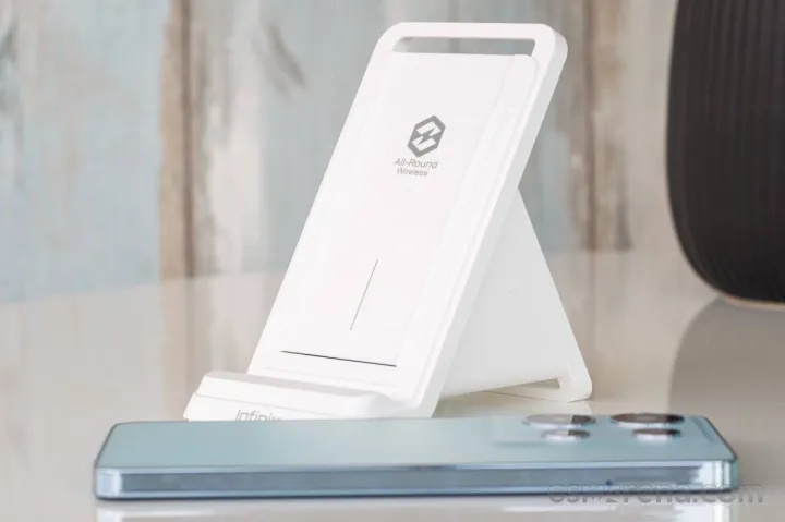 Infinix%2050W%20Air%20Cooled%20Wireless%20Charger%20-%20Image%204