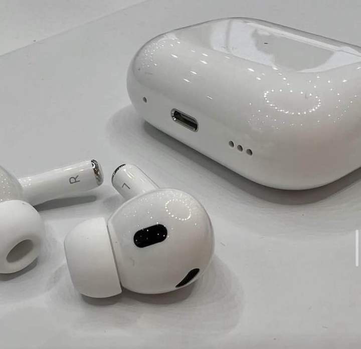 AirPods_Pro_2nd%20Generation%20Titanium%20Black%20Buzzer%20Edition,%20Wireless%20Earbuds,%20Bluetooth%205.0,%20Premium%20Quality%20and%20Sound%20-%20Image%205