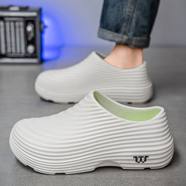 A%20Pair%20of%20New%20Wear-Resistant%20Men's%20Casual%20Shoes%20for%20Chefs,%20Non-Slip%20and%20Comfortable%20Men's%20Shoes%20for%20Outer%20Wear,%20Comfortable%20Soft-Soled%20Fashionable%20Shoes%20-%20Image%202