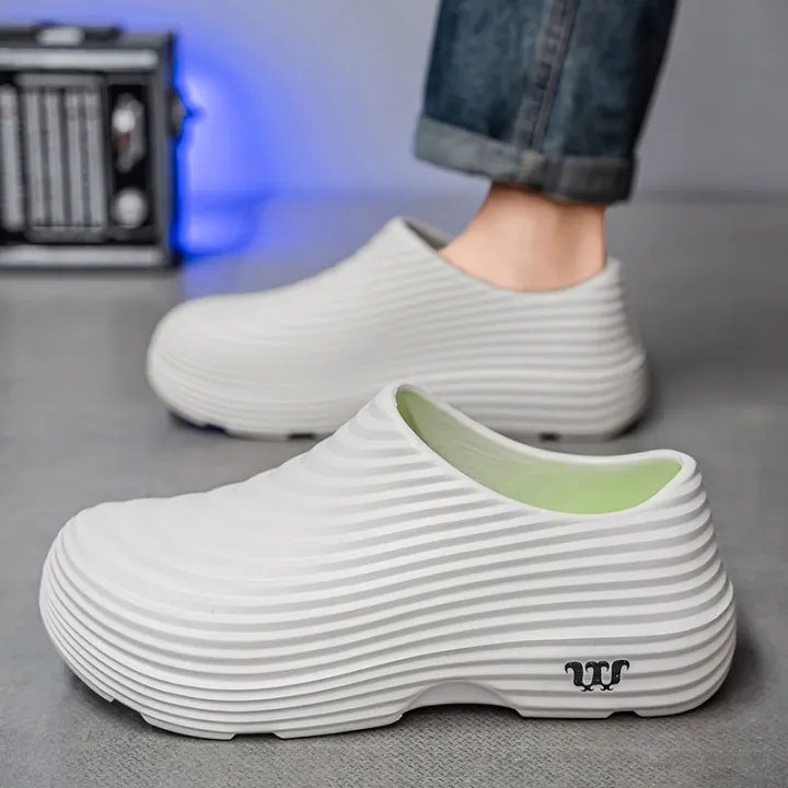 A%20Pair%20of%20New%20Wear-Resistant%20Men's%20Casual%20Shoes%20for%20Chefs,%20Non-Slip%20and%20Comfortable%20Men's%20Shoes%20for%20Outer%20Wear,%20Comfortable%20Soft-Soled%20Fashionable%20Shoes%20-%20Image%202