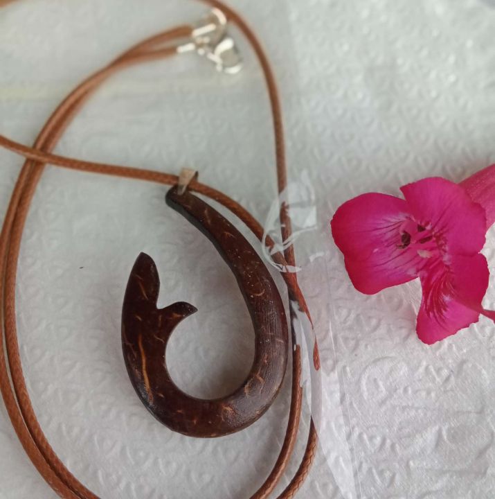 Coconut%20shell%20pendent%20-%20Image%208