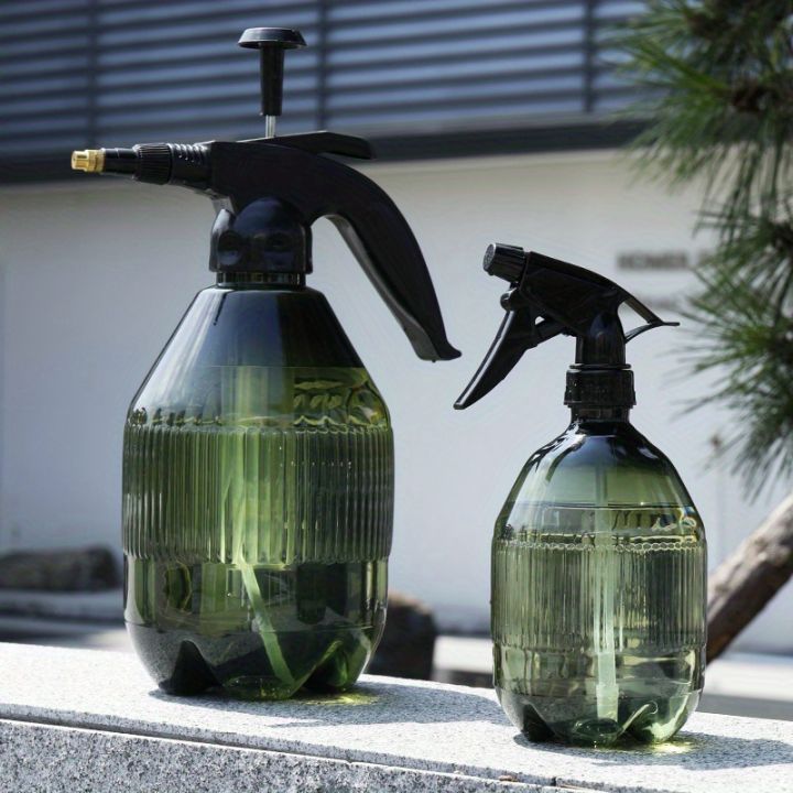 Large%20Capacity%20Plastic%20Handheld%20Mist%20Spray%20Bottle%20-%20Adjustable%20Nozzle,%20Easy-to-Use%20Watering%20Can%20for%20Gardening%20&%20Home%20Use%20-%20Image%203