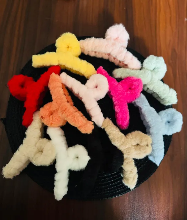 Large%20Women%20Fluffy%20Hair%20Claw%20Solid%20Color%20Faux%20Rabbit%20Fur%20Shark%20Clip%20Soft%20Warm%20Barrette%20Elegant%20Winter%20Hair%20Accessories%20-%20Image%206
