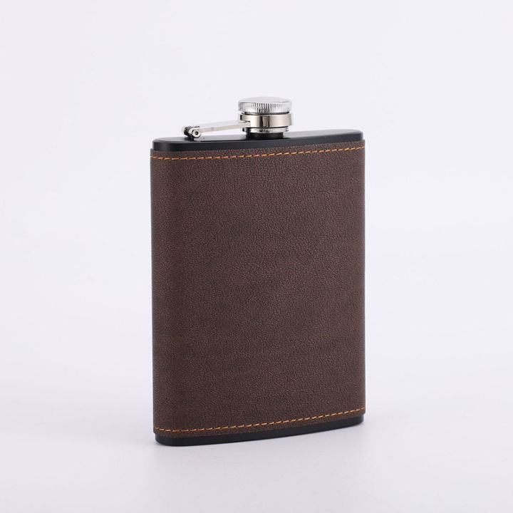 6/8oz%20Portable%20Hip%20Flask%20Brown%20Leather%20Covered%20Stainless%20Steel%20Flask%20for%20Alcohol%20Whiskey%20Flasks%20Man%20%20-%20Image%205