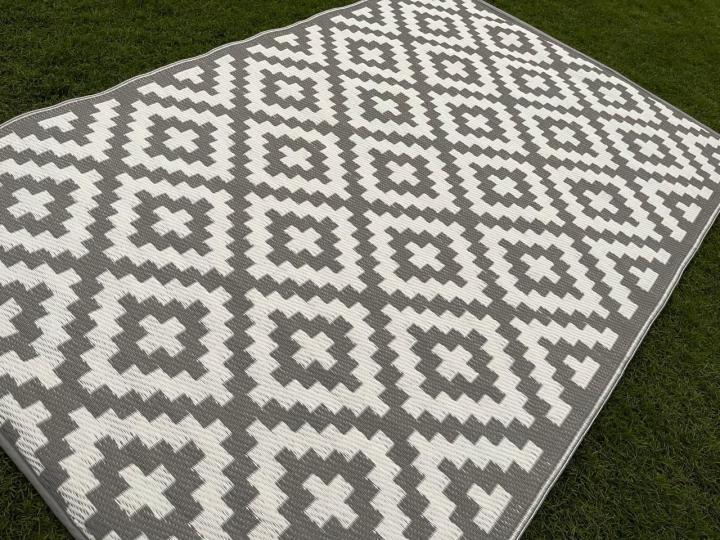 Plastic%20Mat%20%7C%20Indoor/Outdoor%20Portable%20Foldable%20Plastic%20Rug%20%7C%20Chitai%20Mat%20(4'%20x%206')%20-%20Image%207