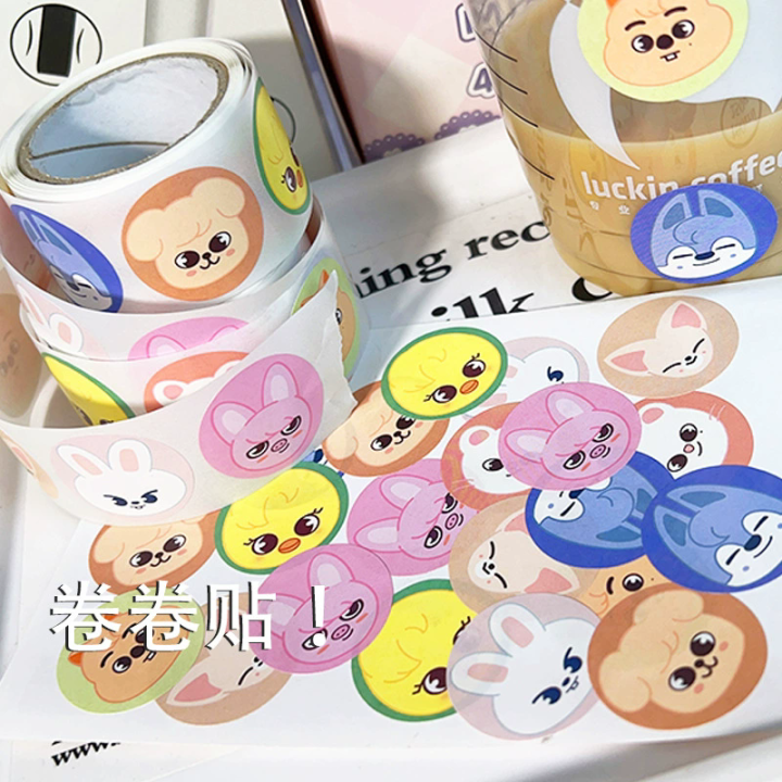 Stray%20Kids%202.7cm%20circular%20200pcs%20cartoon%20stickers%20Skzoo%20packaging%20sealing%20small%20stickers%20paper%20roll%20decoration%20stickers%20fan%20%20-%20Image%203