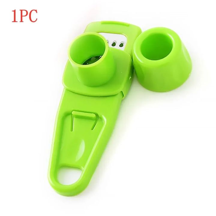 1-Piece%20Multifunctional%20Manual%20Garlic%20Crusher%20Ginger%20Garlic%20Grater%20Garlic%20Cutter%20Peeler%20Kitchen%20Tool%20with%20Excellent%20Functionalit%20-%20Image%207