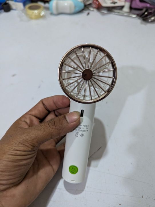 Portable%20DP-7648A%20Handheld%20High%20Speed%20Fan%202000mAh%20Rechargeable%20Battery%203%20Speed%20Settings%20Personal%20Cooling%20Fan%20White%20Minimalist%20Body%20Design%20Ideal%20for%20Travel%20Camping%20Hiking%20Includes%20USB-C%20Fast%20Charging%20Interface%20and%20Desktop%20Stand.%20-%20Image%208
