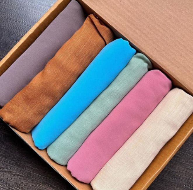 Hijabs in different colors, easy to wear, soft stuff