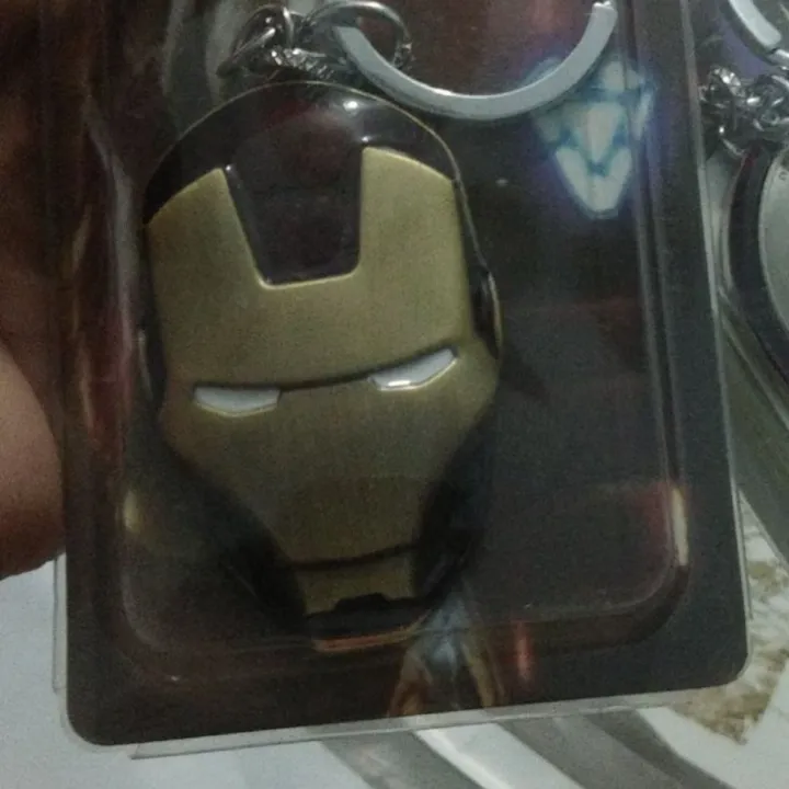 Iron%20Man%20car%20Keychain,%20Marvel%20Avengers%20Ironman%20Mask%20Key%20chain%20-%20Image%203
