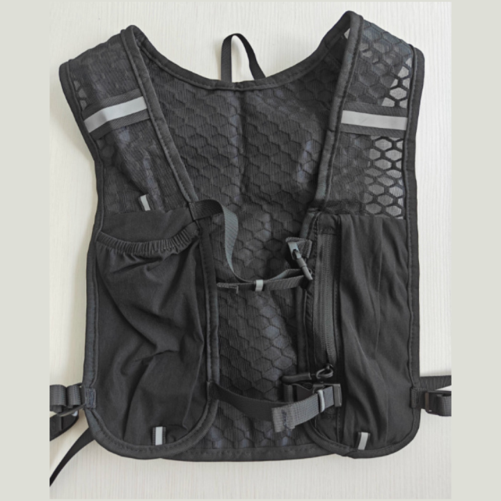 Running%20Hydration%20Vest%20for%20Women%20and%20Men,%20Water-Resistant,%20Breathable,%20Backpack%20for%20Runs,%20Hiking,%20Cycling,%20Trails,%20Marathons%20-%20Image%203