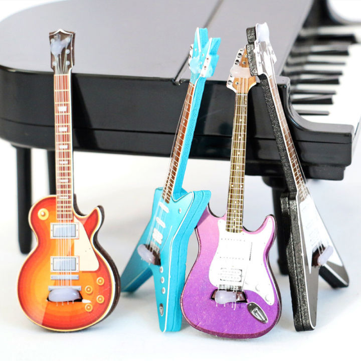 1Pcs%201/12%20Dollhouse%20Guitar%20Toys%20Dollhouse%20Musical%20Instrument%20Model%20Dolls%20House%20Decoration%20Accessories%20-%20Image%202