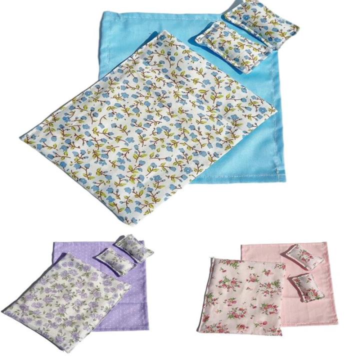 1/12%20Dollhouse%20Miniature%20Bed%20Four%20Piece%20Bed%20Set%20Bed%20Sheet%20Quilt%20Pillow%20Quilt%20Cover%20Bedding%20Set%20Doll%20Bedroom%20Decoration%20Toy%20-%20Image%205