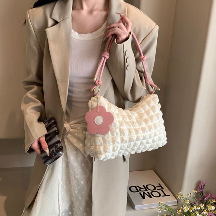 Trendy%20Pleated%20Bubbles%20Shoulder%20Bags%20Handbag%20Daily%20Commuting%20Bag%20Underarm%20Bag%20Plaid%20Quilted%20Solid%20Totes%20Bag%20Messenger%20Bag%20-%20Image%203