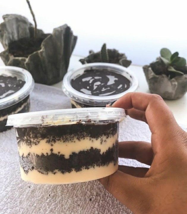 Dream cake tub. chocolate ganache and chocochips. yummy yummy