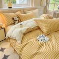 3pcs Simple, soft and skin-friendly duvet cover 3-piece set (1 duvet cover +2 pillowcases) (without core) Modern and breathable. 