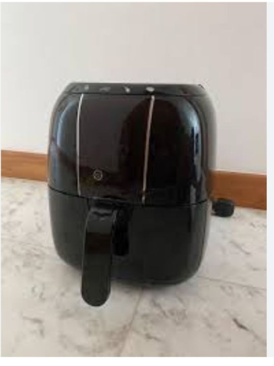 MAYER AIR FRYER . IMPORTED FROM UEA. TOUCH SCREEN . BEST PRICE . IMPRESIVE QUALITY . SLIDLY USED