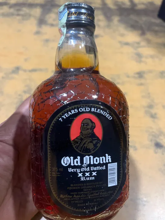 Old%20Monk%20RUM%20750ml%20-%20Image%202