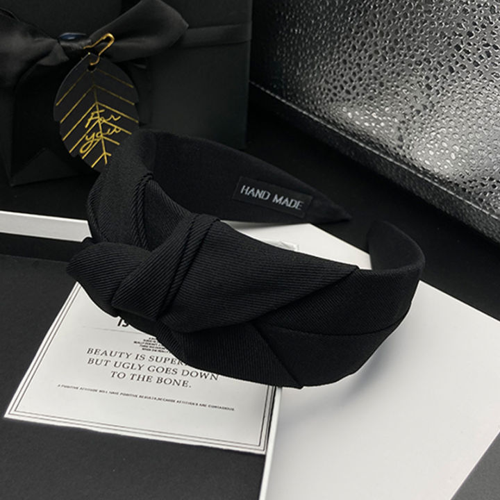 Retro%20and%20Versatile%20Headband%20for%20Women's%20Face%20Washing%20and%20Hair%20Pressing,%20High-End%20and%20Wide%20Edge%20Hair%20Tie%20Headband%20-%20Image%204
