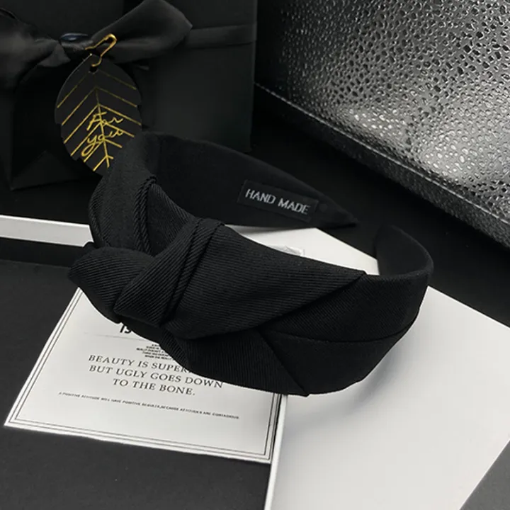 Retro%20and%20Versatile%20Headband%20for%20Women's%20Face%20Washing%20and%20Hair%20Pressing,%20High-End%20and%20Wide%20Edge%20Hair%20Tie%20Headband%20-%20Image%204