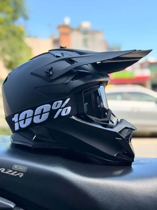 Bull%20Dirt%20Helmet%20With%20Goggles%20-%20Image%202