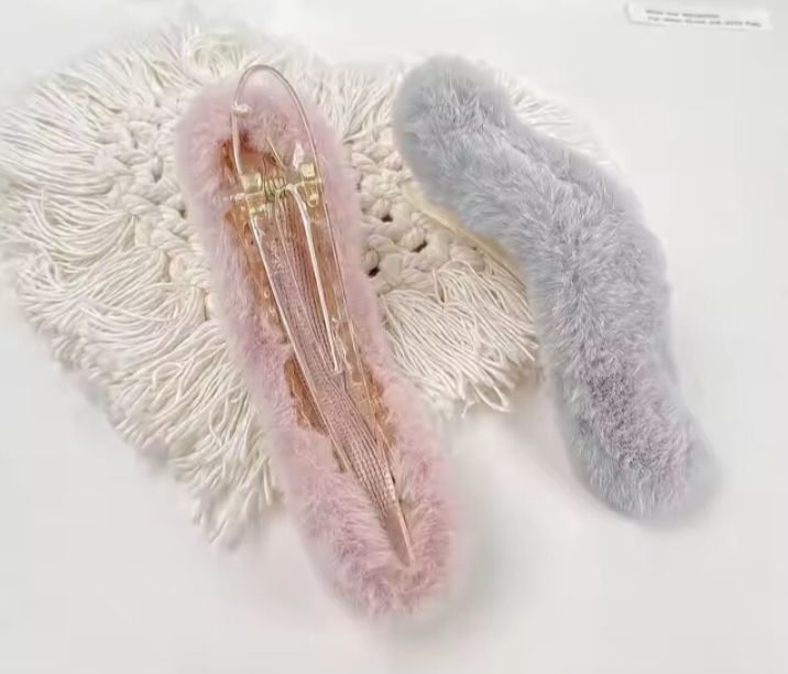 Large%20Fluffy%20Furry%20Duck%20Beak%20Hair%20Clip%20for%20Women%20and%20Girls,%20Side%20Clip%20Headdress%20Clip%20Hair%20Accessories,%20Plush%20Duckbill%20Hair%20Clips%20for%20Stylish%20Looks%20-%20Image%205
