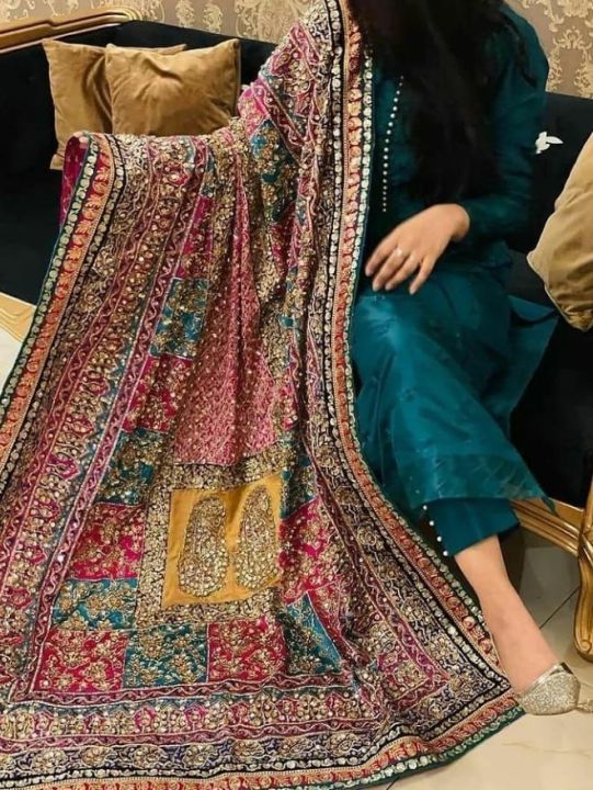 ÛØ§ØªÚ¾ Ø³Û’ ØªÛŒØ§Ø± Ú©Ø±Ø¯Û ÙÛŒÙ†Ø³ÛŒ Ø®Ø§Ù„Øµ Ø±ÛŒØ´Ù… Ú©Û’ Ø¢Ø¦ÛŒÙ†Û’ ÙˆØ§Ù„Ø§ Ø¯ÙˆÙ¾Ù¹Û