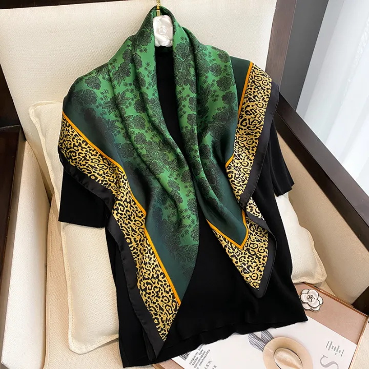 90*90cm%20Women%20Square%20Silk%20Scarf%20Luxury%20Brand%20Large%20Shawl%20Neckerchief%20Print%20Headband%20Female%20Foulard%20Bandana%20Wraps%20Hijab%20Scarves%20-%20Image%203