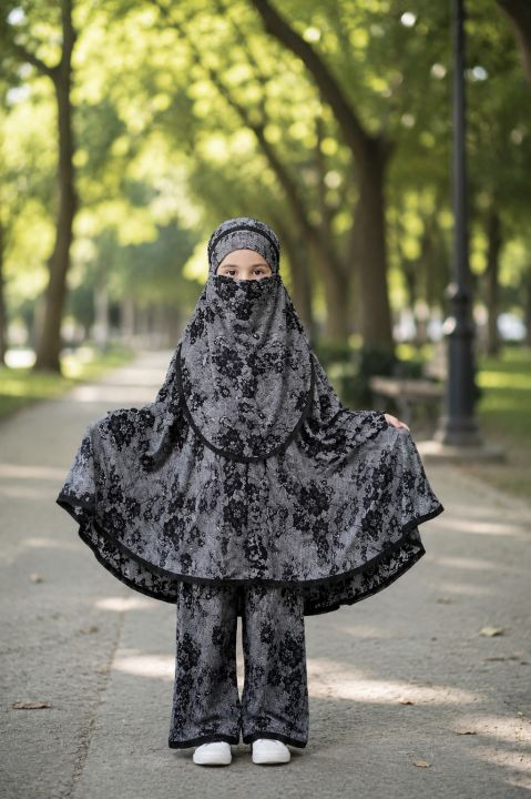 Premium%20Linen%20China%20Girls%20Khimar%20&%20Plazzo%20Set%20-%20Image%203