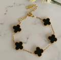 Sparkle Roniya Clover Bracelet. 
