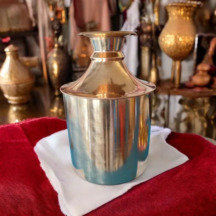 Premium%20Copper%20Saja%20Gagri%20%7C%20Traditional%20Handmade%20Water%20Pot%20for%20Puja%20&%20Home%20D%C3%A9cor%20%E2%80%93%20D:16cm,%20H:41cm,%20W:2.195kg%20-%20Image%204