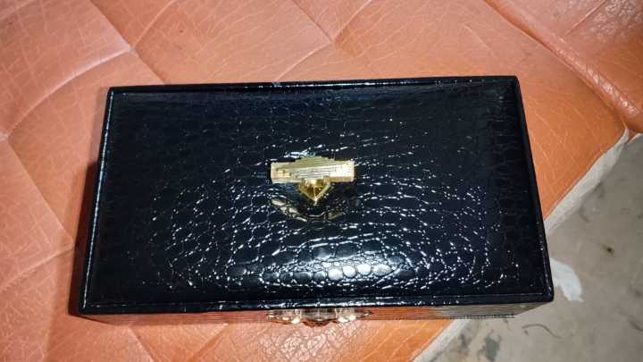 Luxury%20Large%20Jewelry%20Organizer%20Box%20for%20Women%20Girls%20%E2%80%93%20Multi-Layer%20PU%20Leather%20Storage%20Case,%20Drawers%20for%20Rings%20Earrings%20Necklaces%20Bangles%20%E2%80%93%20Portable%20Lockable%20Jewellery%20Organiser%20Box%20Gift%20for%20Wife%20Mother%20Birthday%20Bridal,%20Jewlery%20Box%20-%20Image%208