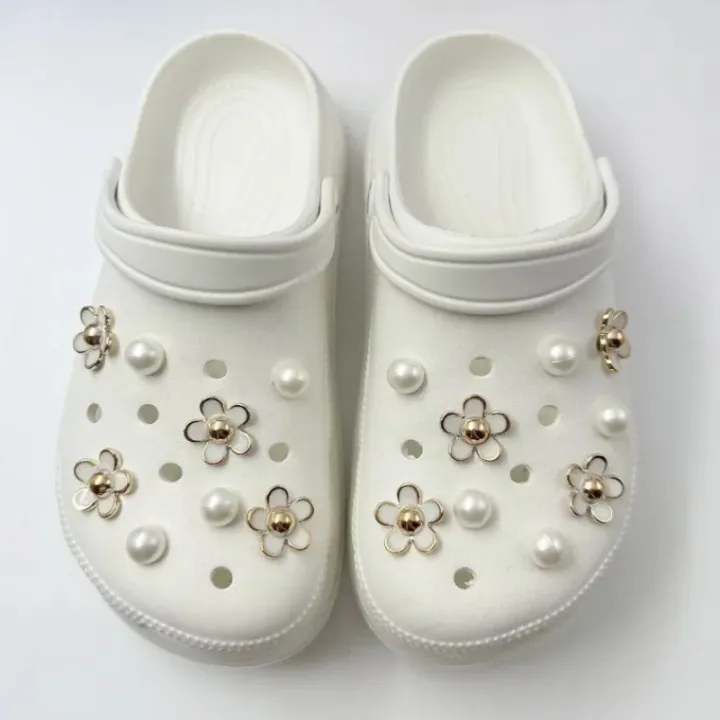 18PCS%20Fashion%20Shoe%20Charms%20Set%20Accessories%20Hole%20Shoe%20Buckle%20Summer%20Daisy%20Pearl%20White%20Flower%20DIY%20Shoes%20Decorations%20-%20Image%203
