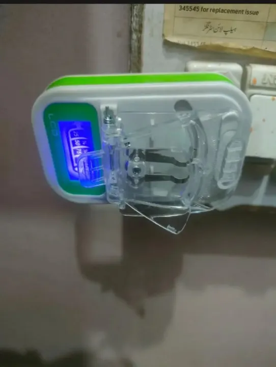 Universal%20Charger%20with%20LED%20Screen/Desktop%20charger/%20Dadu%20Charger%20-%20Image%206