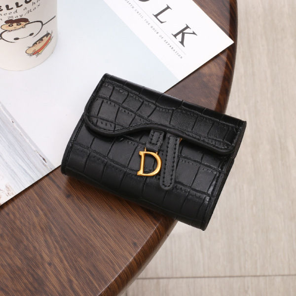 Classic%20Croc-Pattern%20Tri-Fold%20Wallet%20Black%20/%20Pink%20/%20Brown%20-%20Image%203