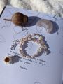 Trendy pretty white daisy flower beaded bracelet for girls  1 piece. 