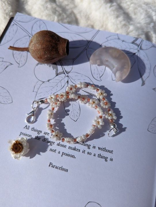 Trendy%20pretty%20white%20daisy%20flower%20beaded%20bracelet%20for%20girls%20%201%20piece%20-%20Image%203