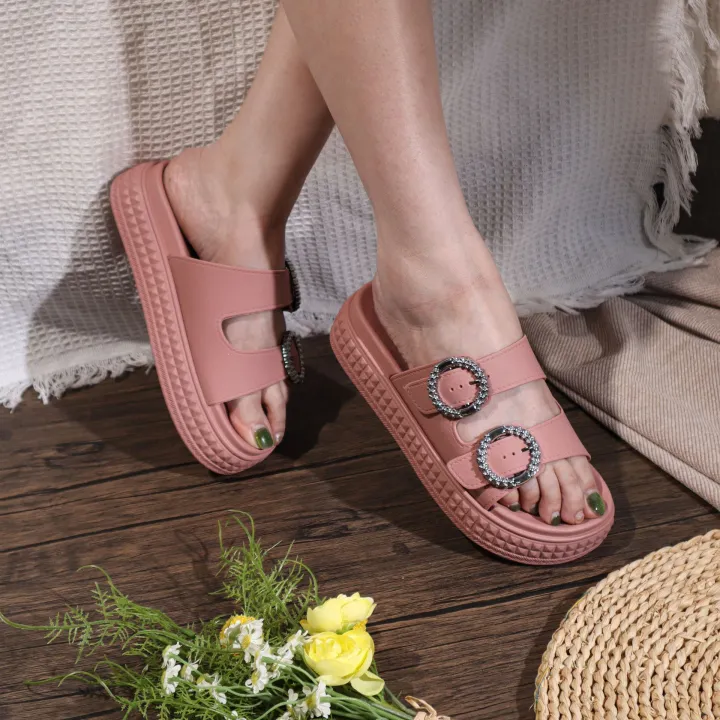 Women's%20Fashion%20Thick%20Sole%20Sandals%20-%20Adjustable%20Strap%20Flip%20Flops,%20Flat%20Open-Toe%20Beach%20Slides%20for%20Outdoor%20Summer%20Wear%20-%20Image%204