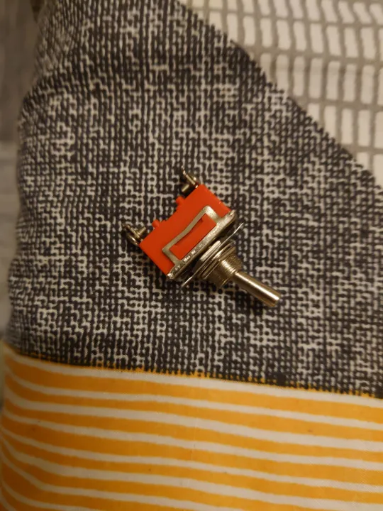 Toggle%20switch%20On/off%20Position%20Mini%20Toggle%20Switch%20Orange%20250V%20and%20Blue%20125VAC%206A%20%20ON/OFF/ON%203%20Position%20-%20Image%206