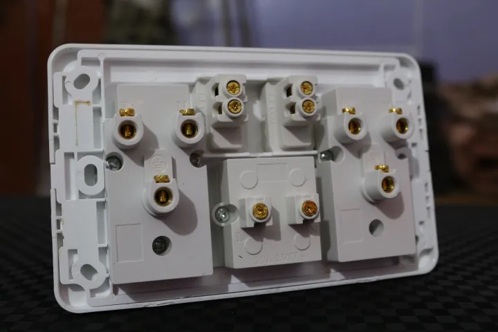 Double%20Light%20Plug%205%20in%201%20socket%20universal%20Multi%20functional%20socket%20maximum%20current%2010%20Amp%20220%20Volt%20AC.%20-%20Image%202