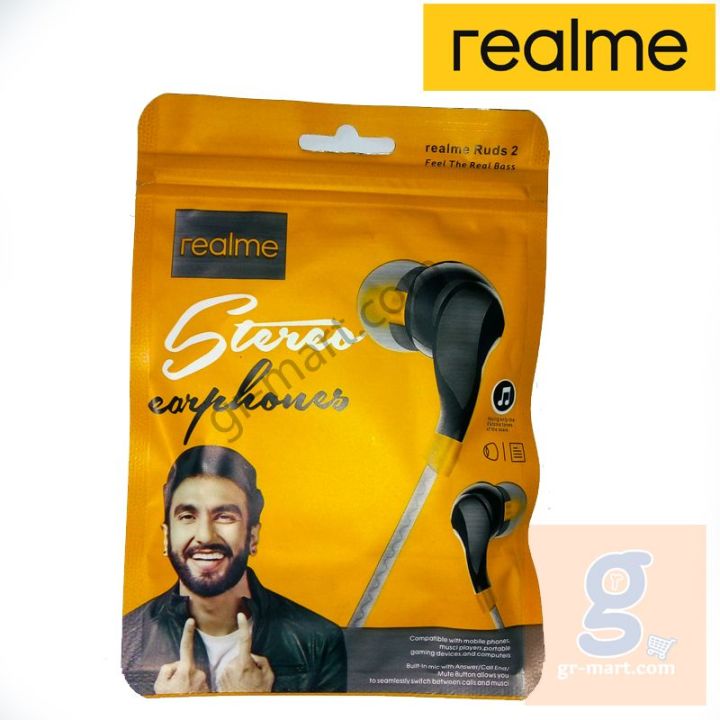 Realme%20Earphone%202%20pieces%20buy%201%20get%201%20-%20Image%204