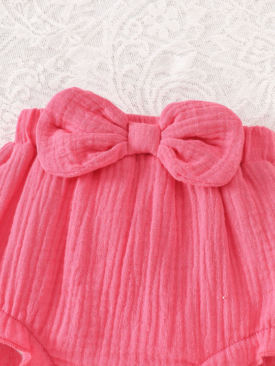 Baby%20Girl%20Bow-Knot%20Suspender%20Top%20with%20Ruffles%20+%20Bow-Knot%20Shorts%20Set,%20Cute%20and%20Breathable%20Two-Piece%20Summer%20Set%20-%20Image%205