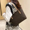 New Niche Versatile Leopard Print Circular Crocodile Print Tote Bag with Large Capacity Diamond Pattern Embroidered Underarm Bag. 