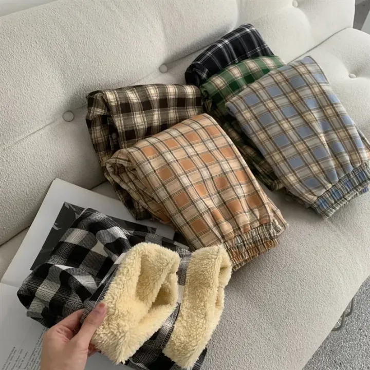 Winter%20Plaid%20Wide-Legged%20Pants%20for%20Women%20High-Waisted%20and%20Loose%20Fit%20Fleece-Lined%20Thickened%20Lamb%20Wool%20Casual%20and%20Warm%20Pants%20-%20Image%204