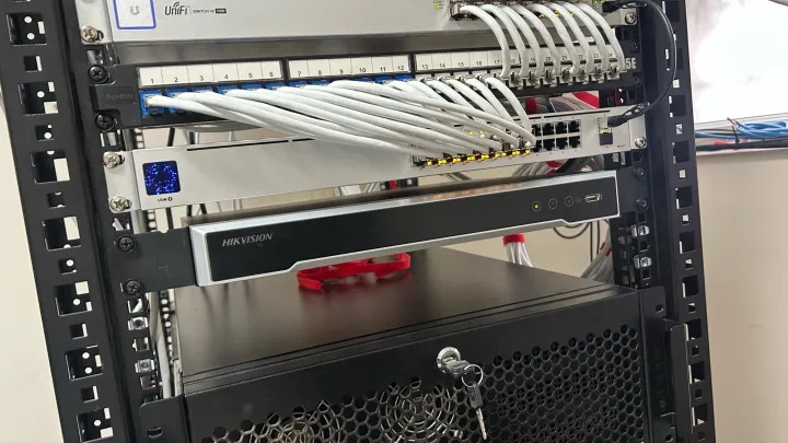 Hikvision%20Rack%20Ears%20Bolts%20Rack%20Mount%20Bracket%20Kit%20for%20Hikvision%201U%20DVR/NVR%20-%20Image%202