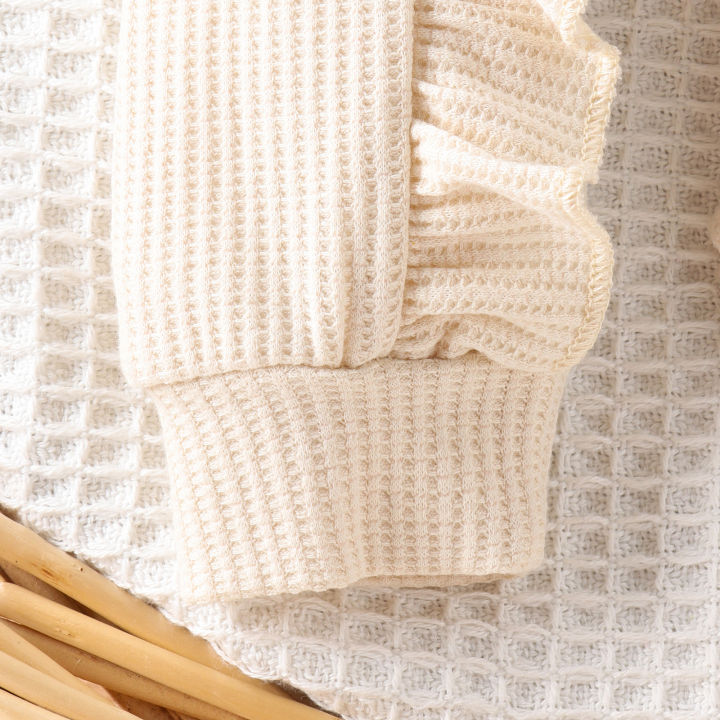 2PCS%20Autumn%20New%20Style%200-1%20Year%20Old%20Girl%20Baby%20Sweet%20And%20Cute%20Solid%20Color%20Flying%20Sleeve%20Waffle%20Long-Sleeved%20Jumpsuit%20+%20Hair%20Band%20-%20Image%204