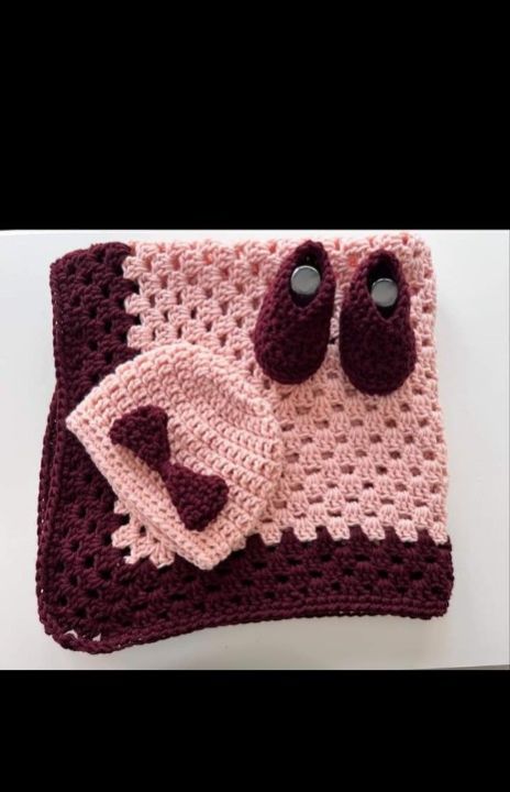 double color woolen baby wrapper with cap and shoes