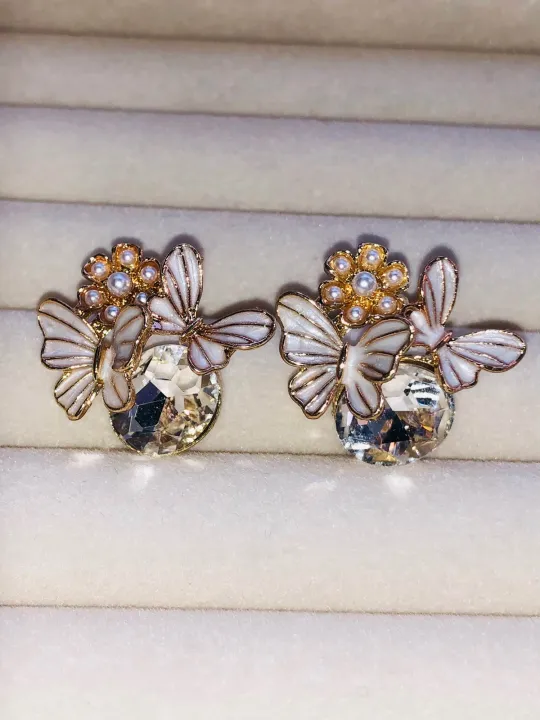 Sparkle%20Roniya%20Butterfly%20Stud%20Earring%20with%20Crystal%20-%20Image%204